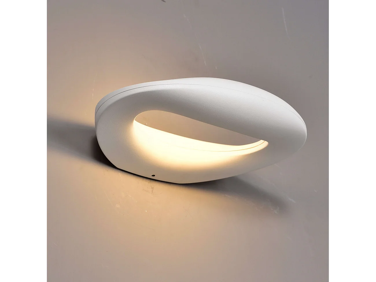 Applique blanche design LED aux courbes arrondies  - Melia