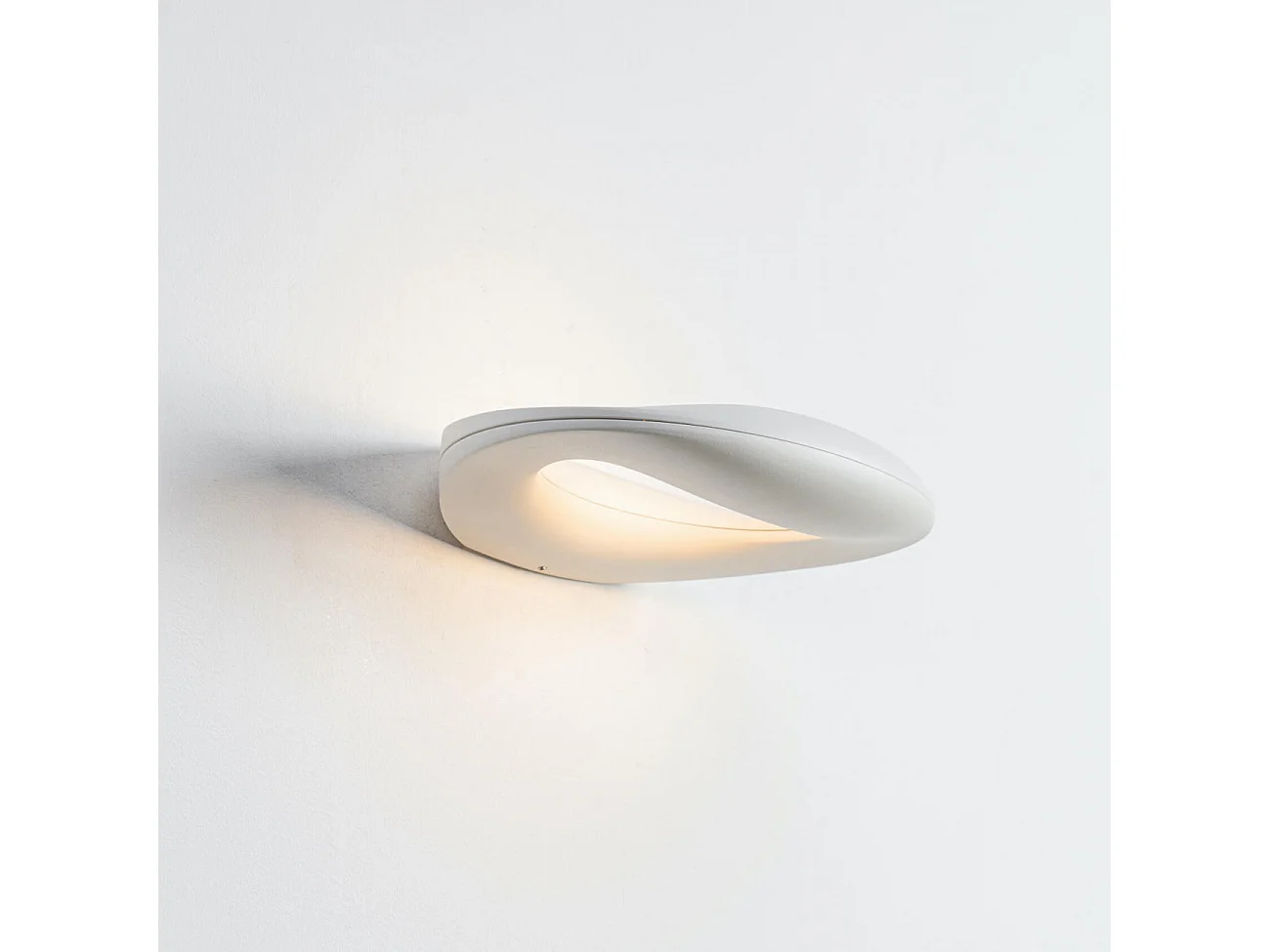 Applique blanche design LED aux courbes arrondies  - Melia