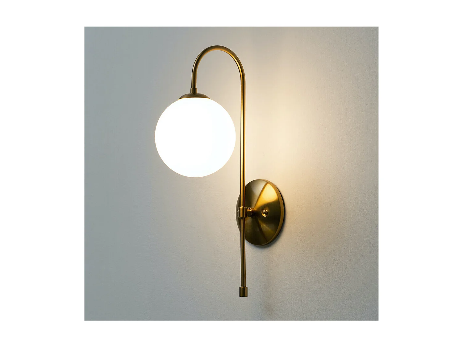 Applique vintage métal doré et verre blanc - Oriol