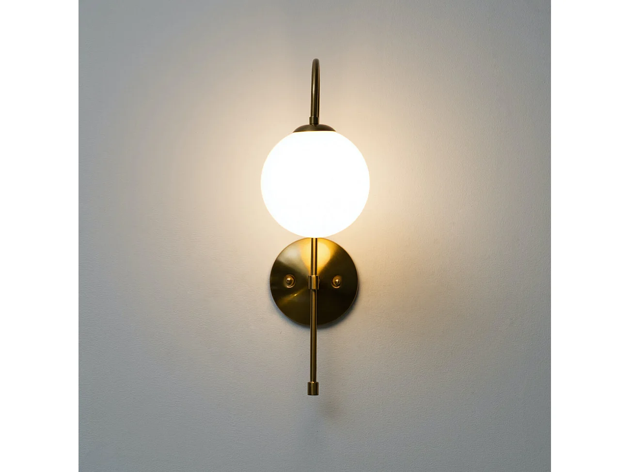 Applique vintage métal doré et verre blanc - Oriol