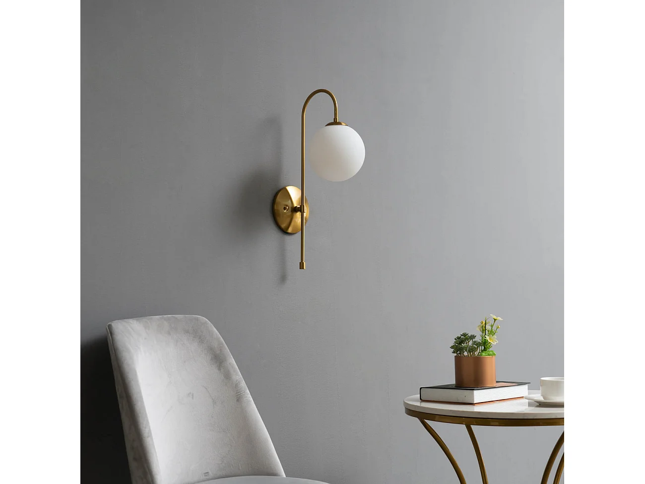 Applique vintage métal doré et verre blanc - Oriol