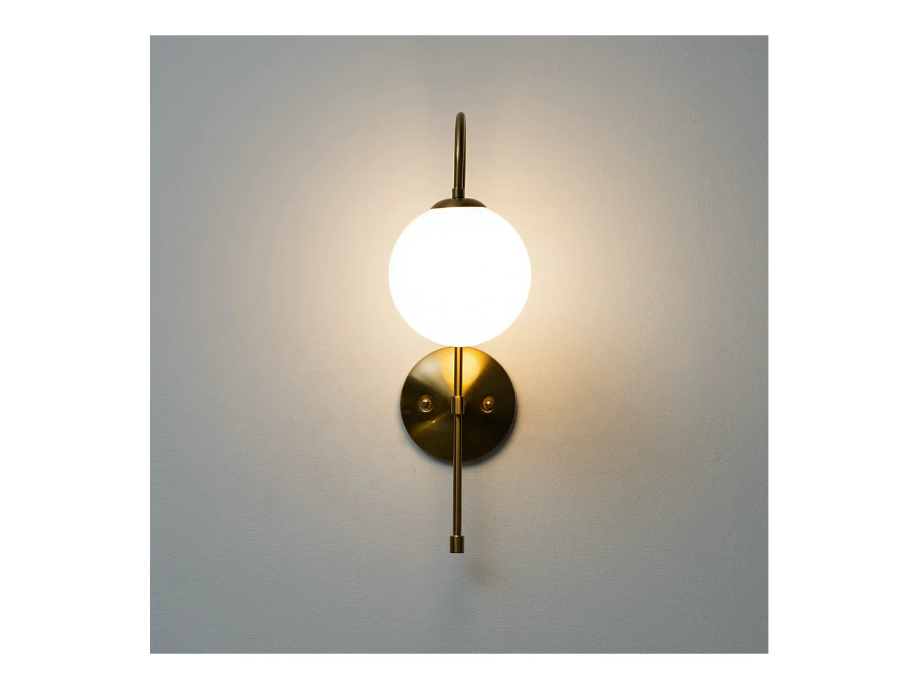 Applique vintage métal doré et verre blanc - Oriol