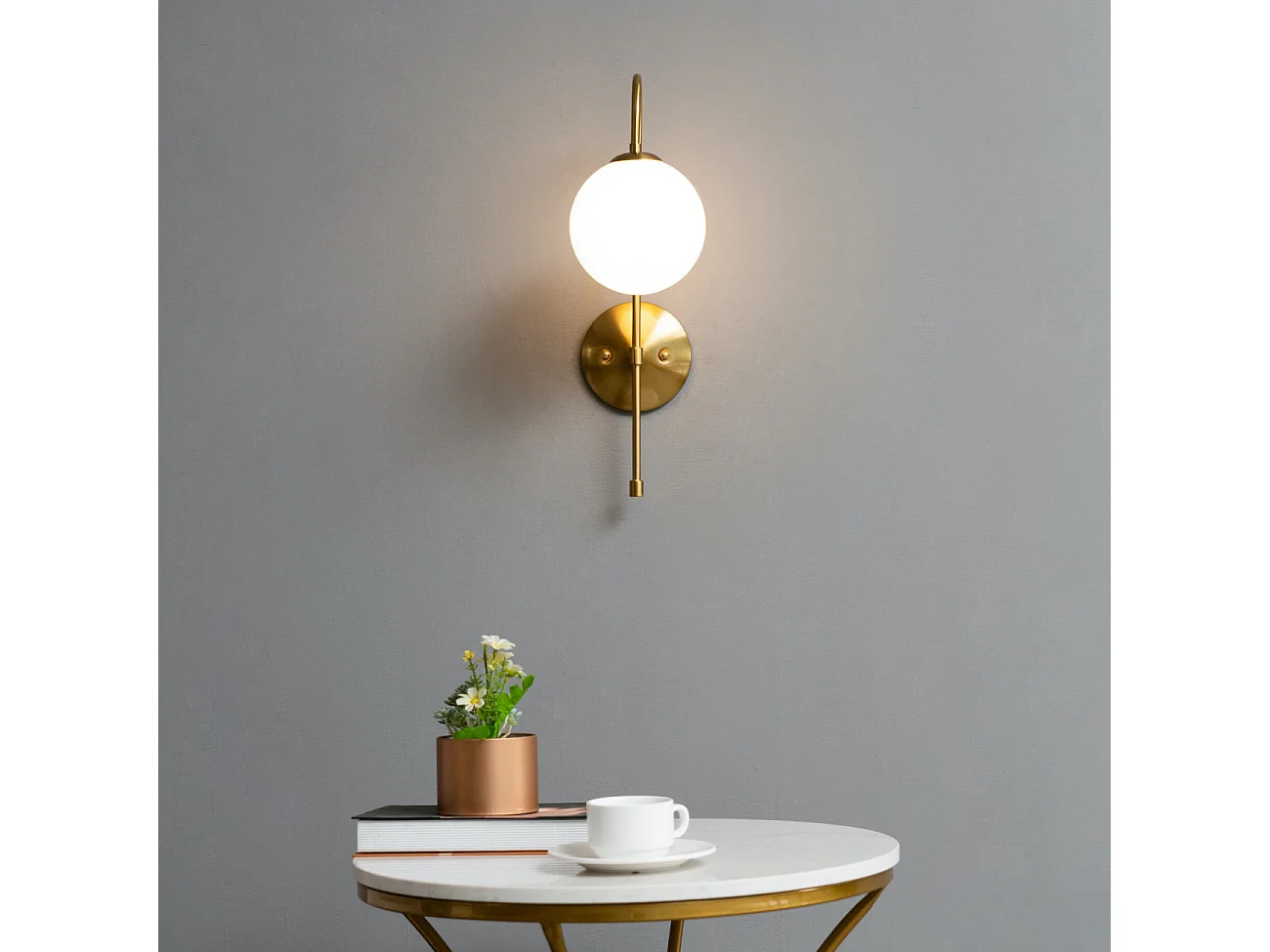 Applique vintage métal doré et verre blanc - Oriol