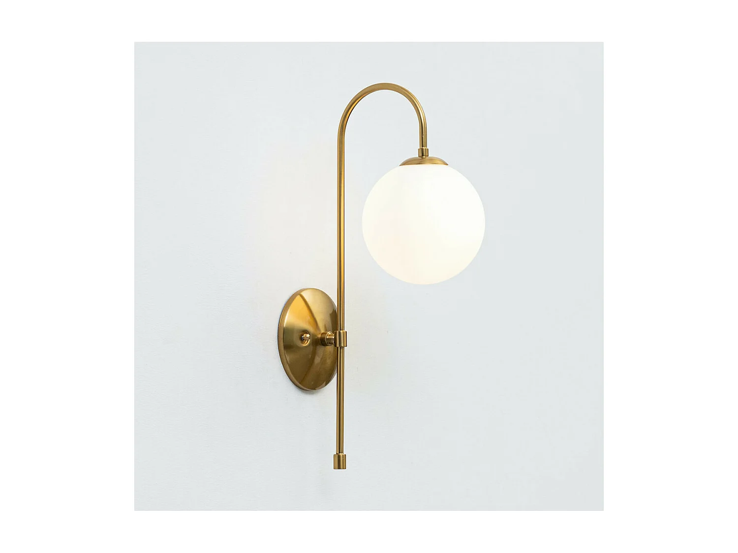 Applique vintage métal doré et verre blanc - Oriol