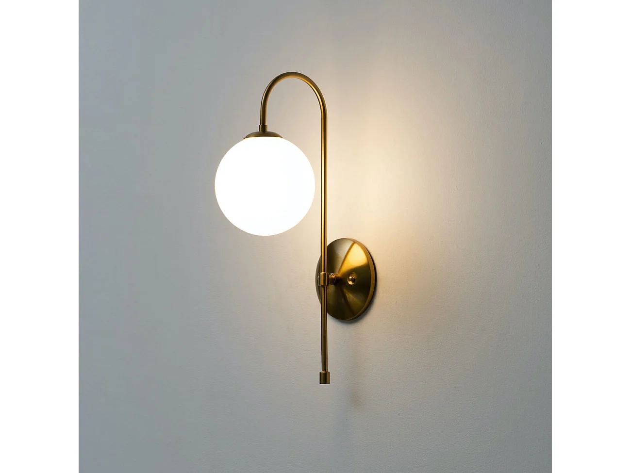 Applique vintage métal doré et verre blanc - Oriol