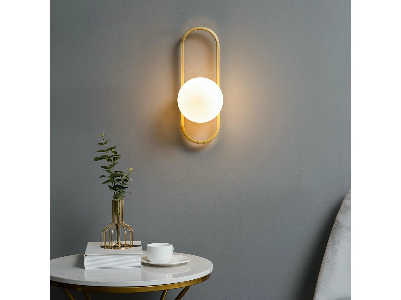 Applique murale vintage dorée à verre blanc - Belisto