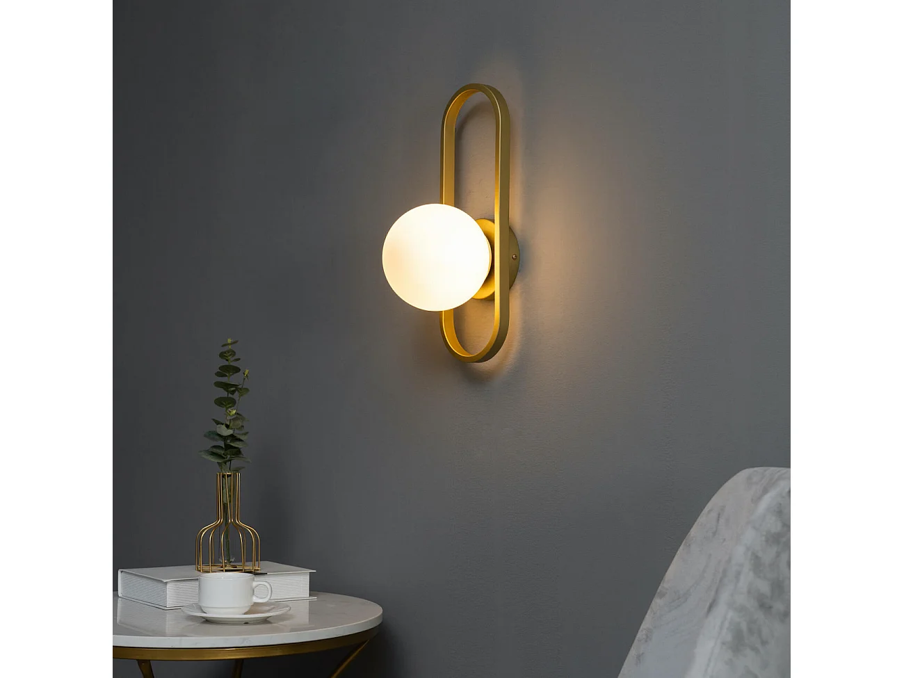 Applique murale vintage dorée à verre blanc - Belisto