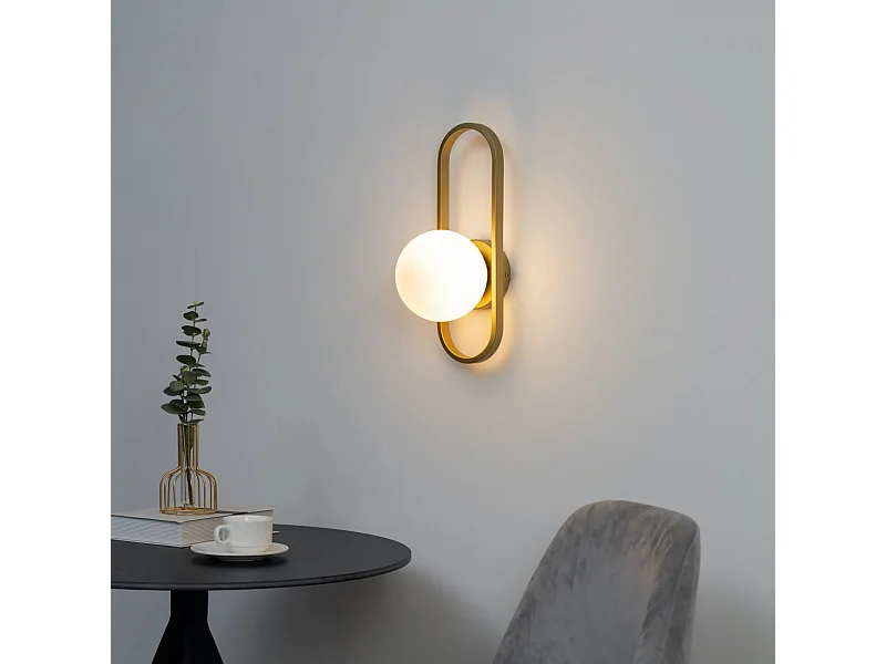 Applique murale vintage dorée à verre blanc - Belisto