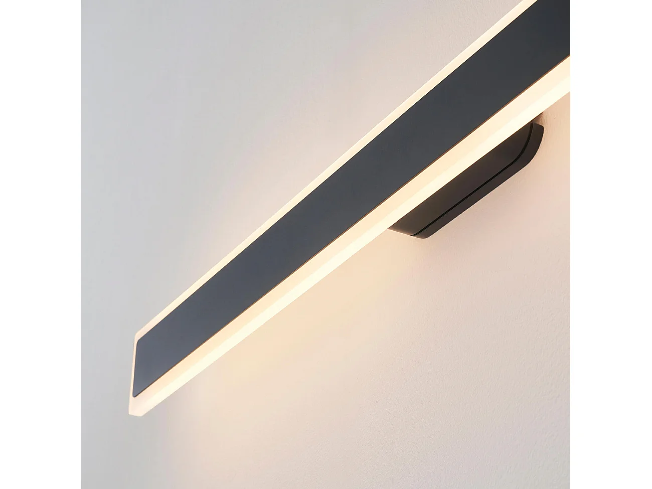 Longue applique noire 103 cm en aluminium IP54 - Mattea