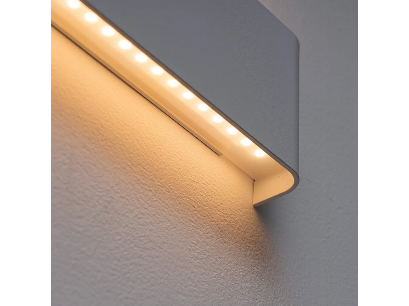 Applique murale longue et puissante à LED blanche - Oletta