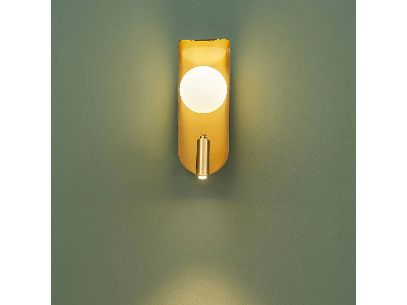 Applique dorée glamour avec interrupteur liseuse et boule en verre - Matalia