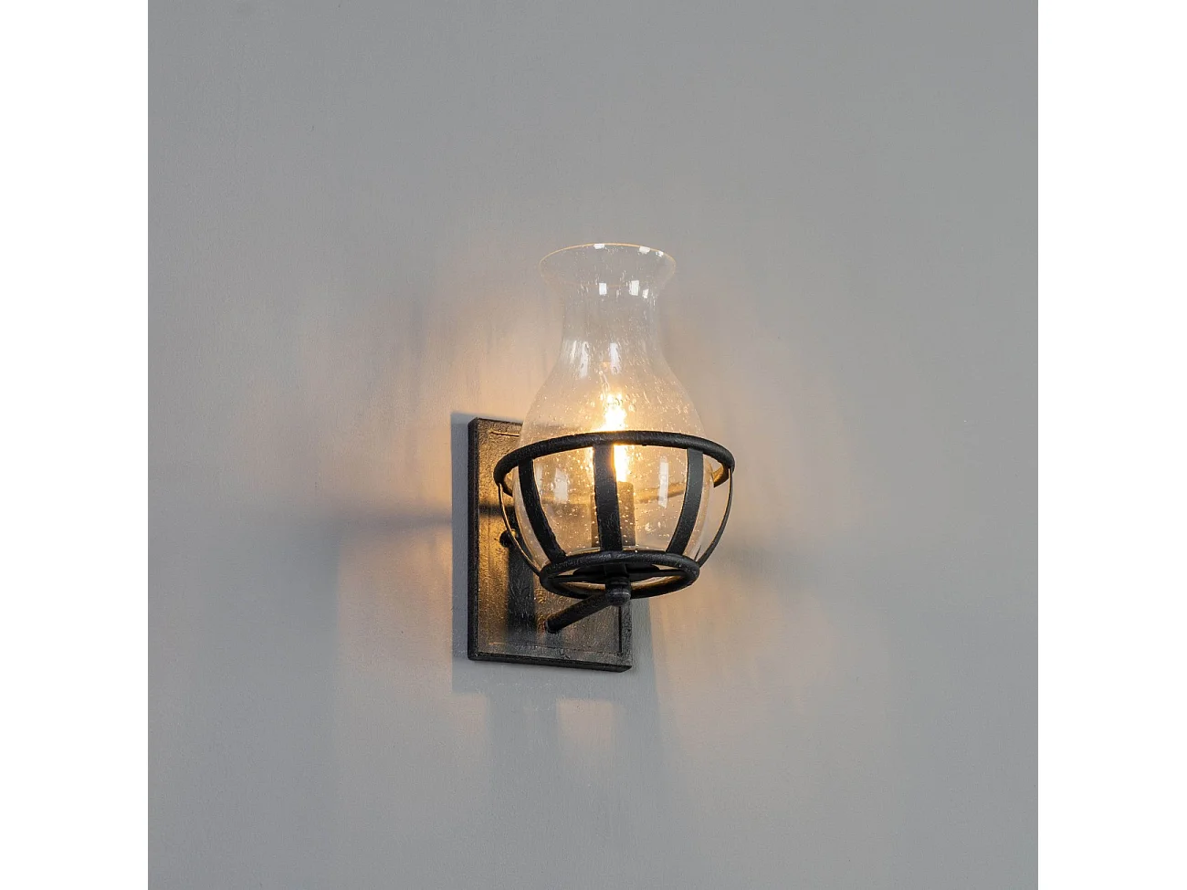 Applique Murale Noire avec Vase en Verre - Elerina