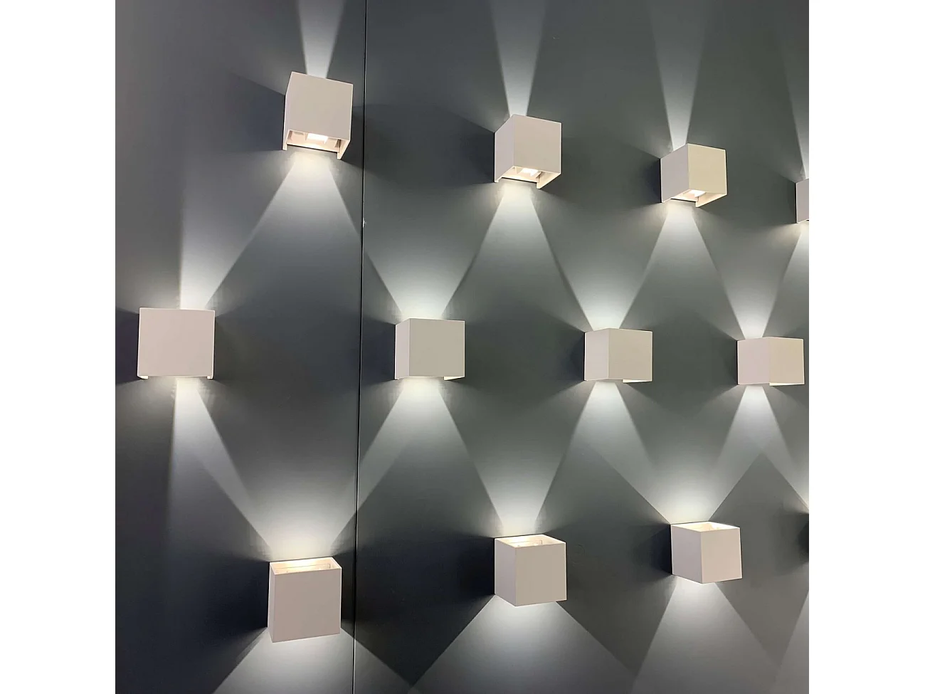 Lampe murale LED variable 6W IP54 - Blanc - Cubic