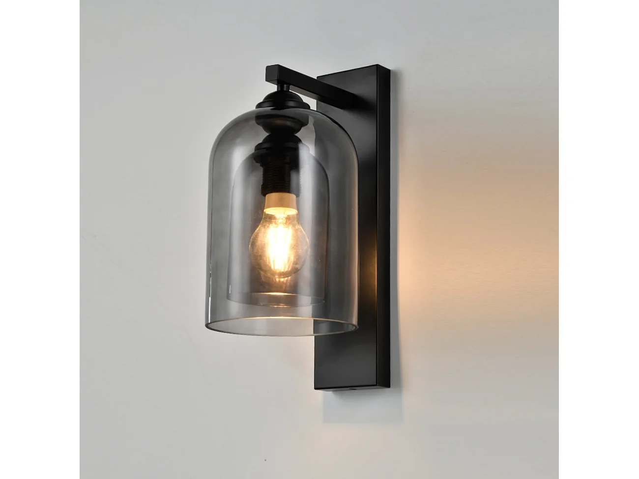 Applique noire avec cloche en verre fumé - Artemis