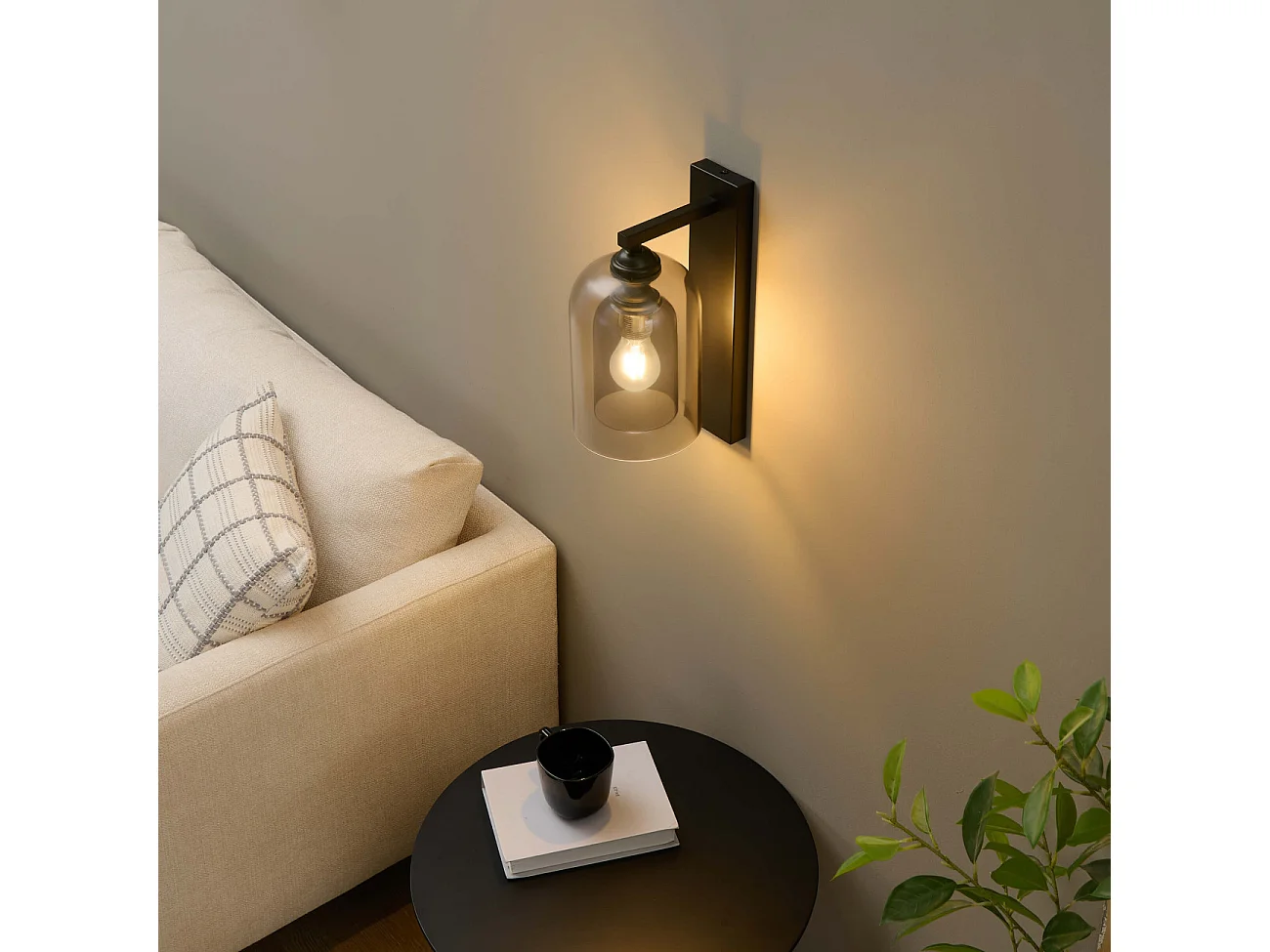 Applique noire avec cloche en verre fumé - Artemis