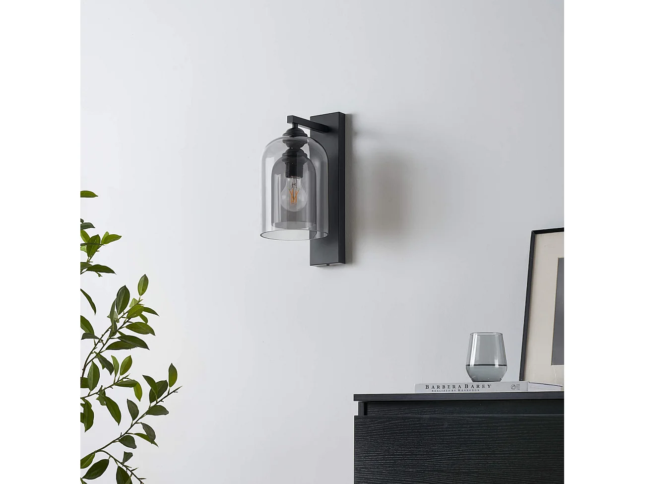 Applique noire avec cloche en verre fumé - Artemis