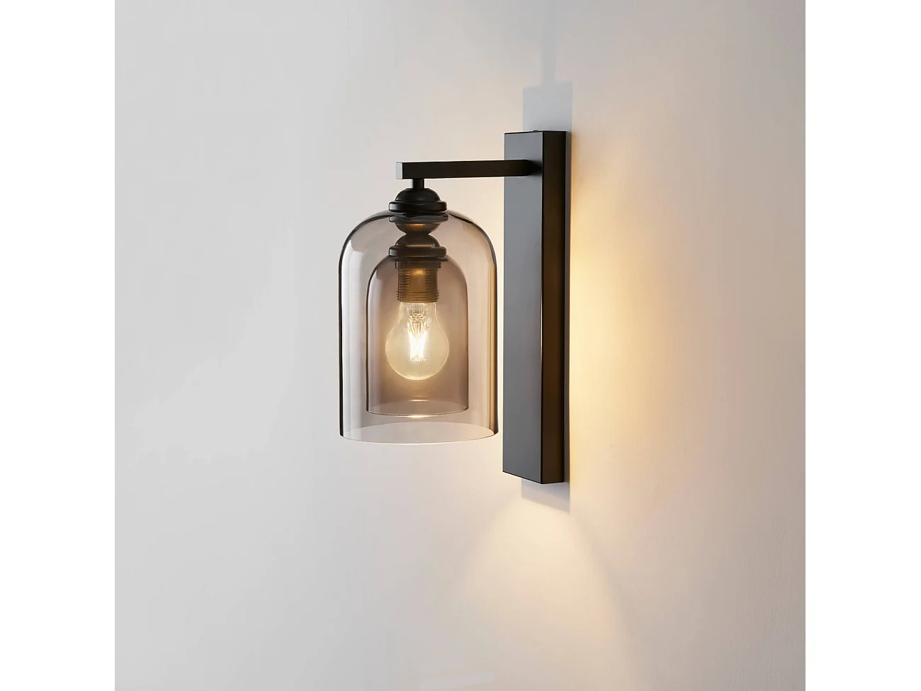 Applique noire avec cloche en verre fumé - Artemis