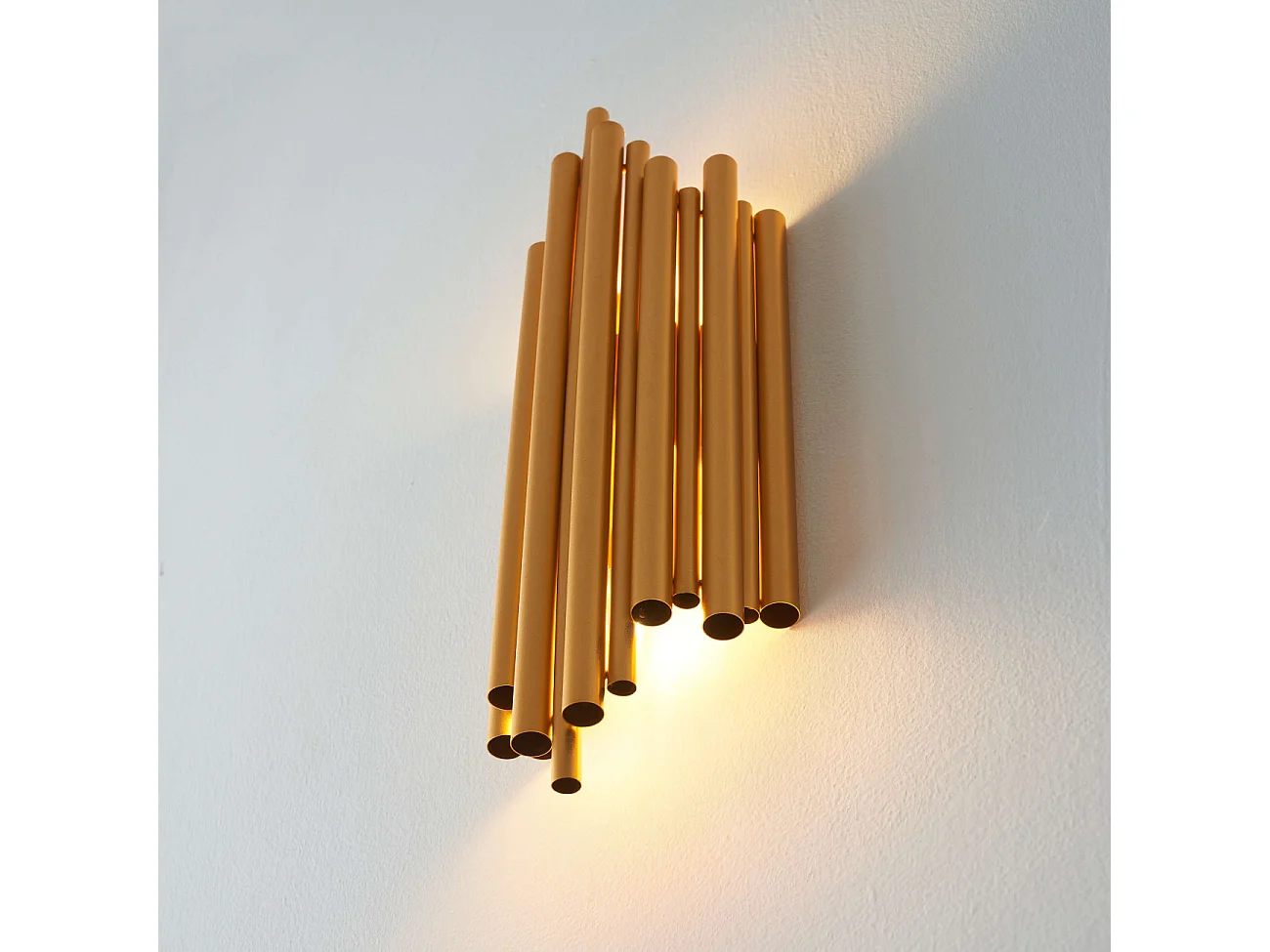 Applique murale dorée en aluminium - Rosela