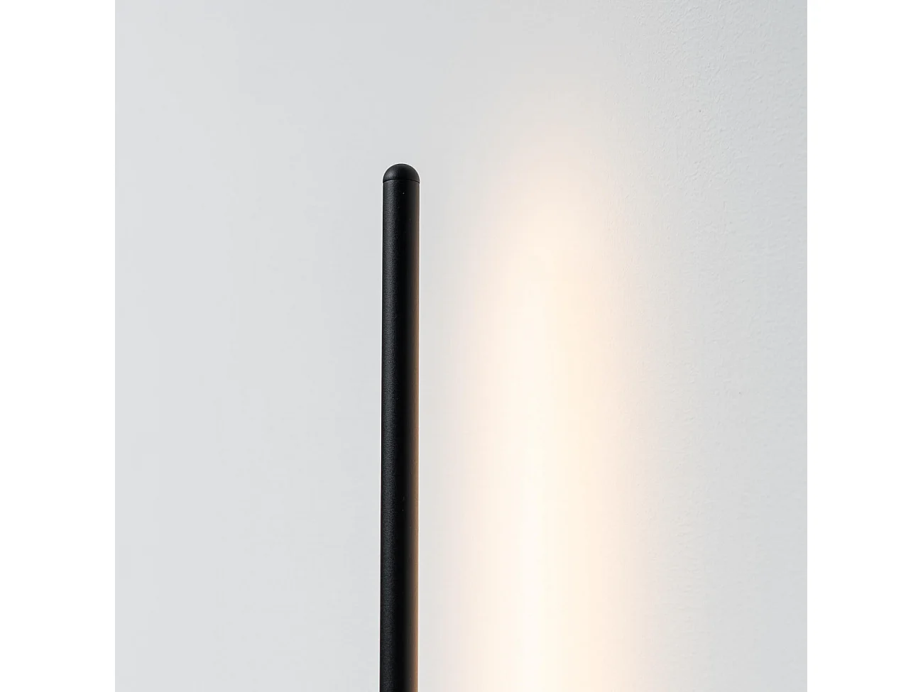 Applique longiligne noire lumière indirecte LED - Mandal