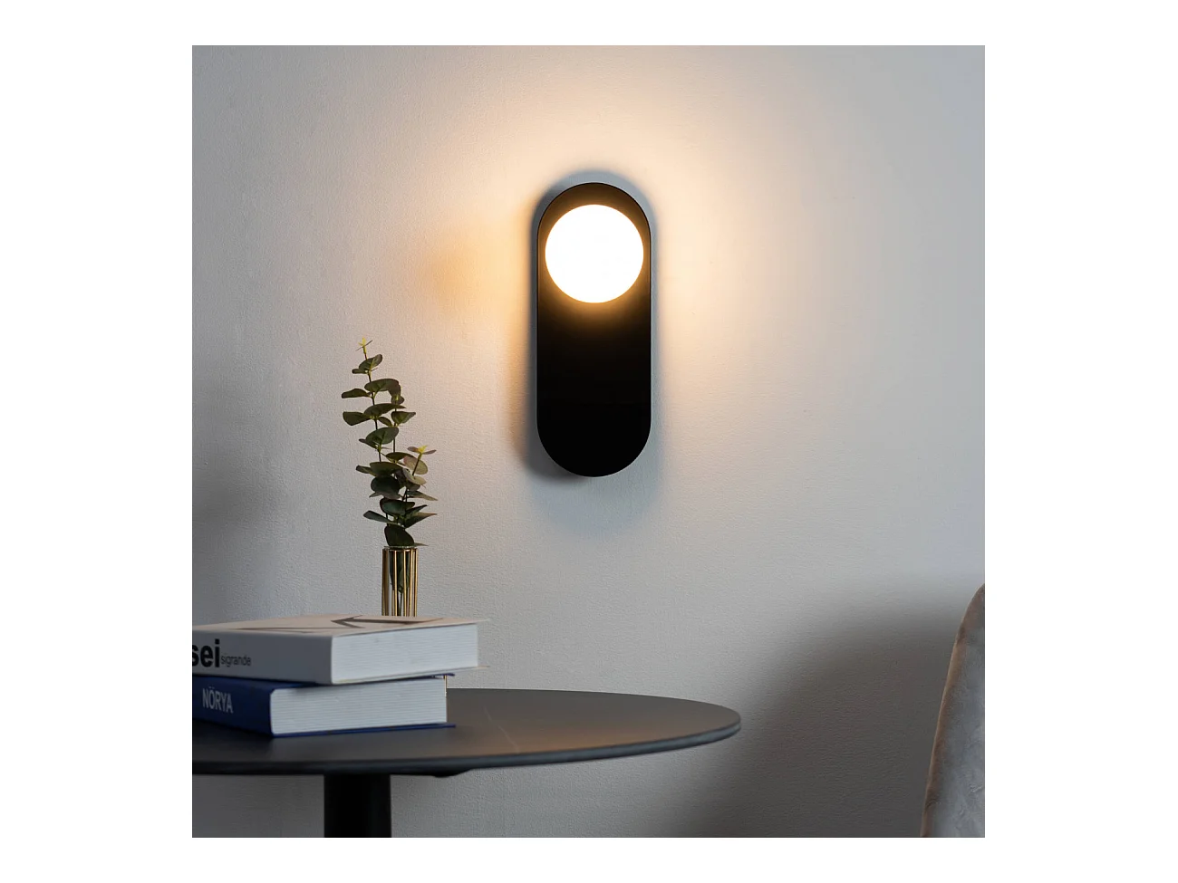 Applique minimaliste noire à verre blanc - Mattina