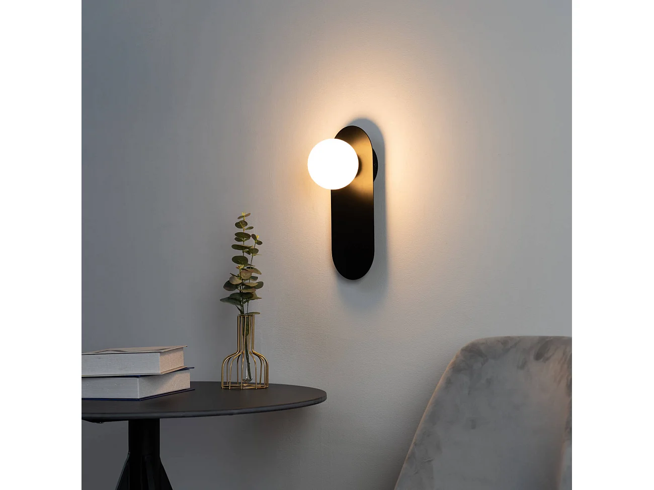 Applique minimaliste noire à verre blanc - Mattina