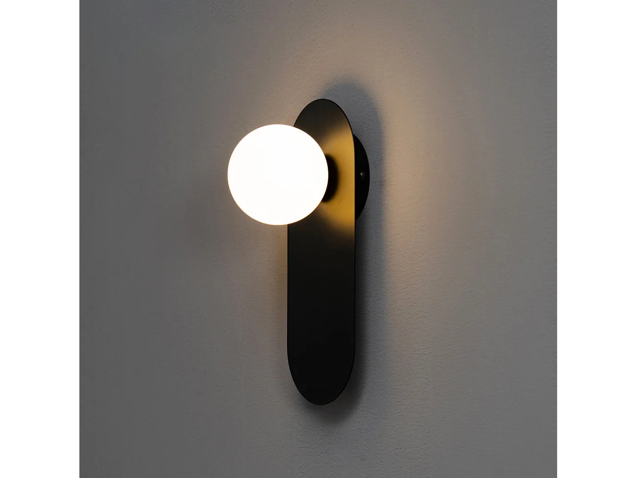 Applique minimaliste noire à verre blanc - Mattina