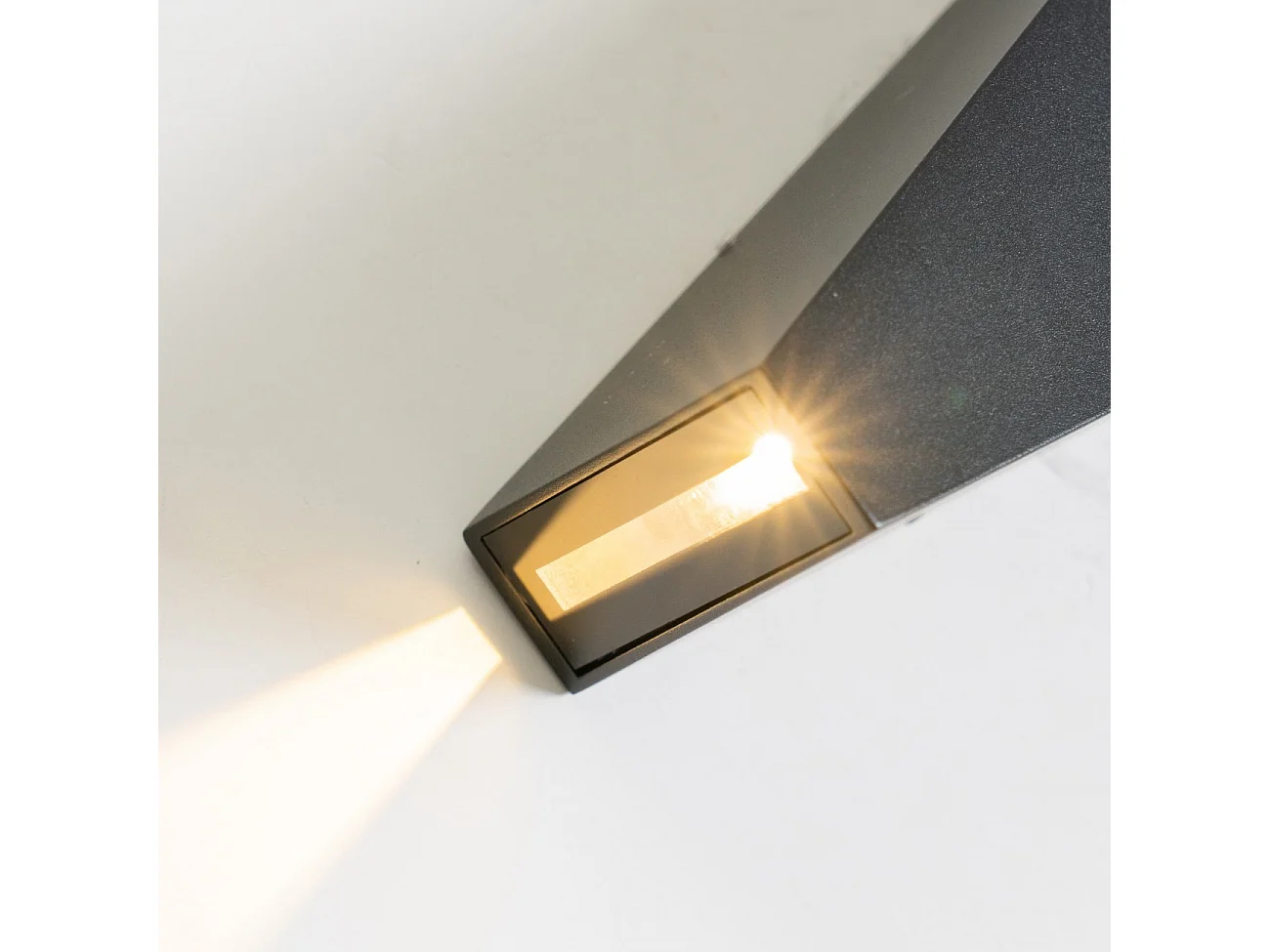 Applique double faisceau LED noir IP54 - Helsinki