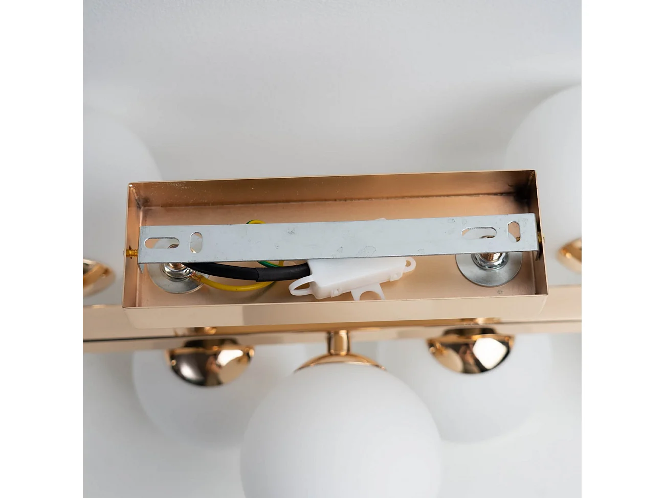 Grande applique dorée expressive avec verres blancs - Ambrosia