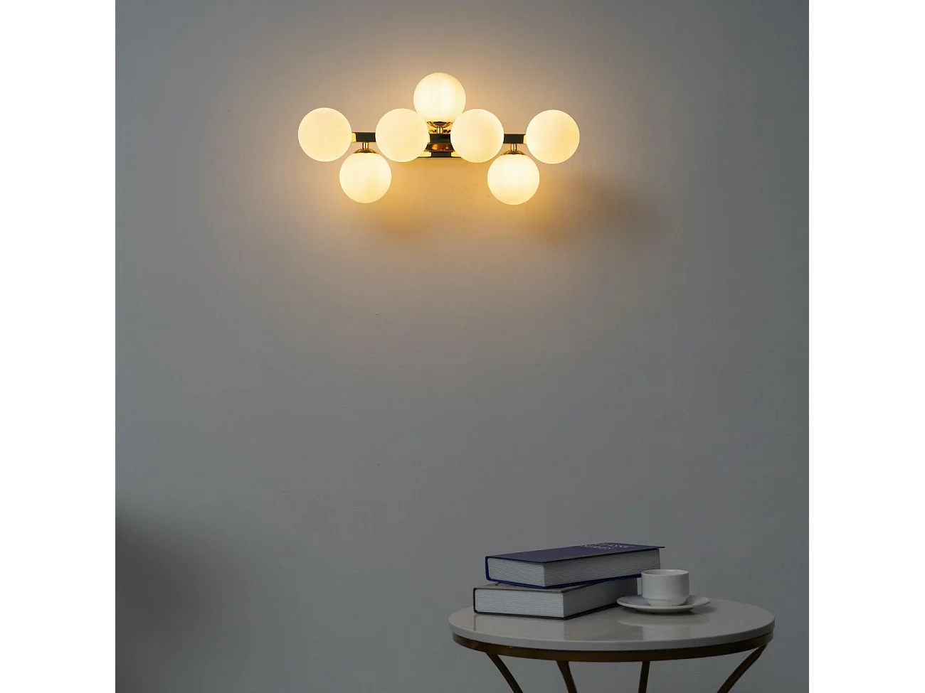 Grande applique dorée expressive avec verres blancs - Ambrosia