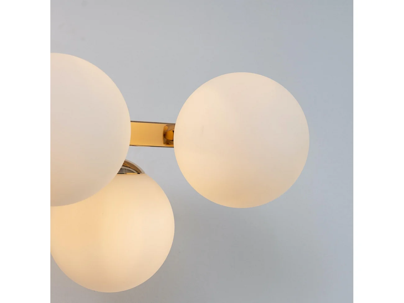 Grande applique dorée expressive avec verres blancs - Ambrosia