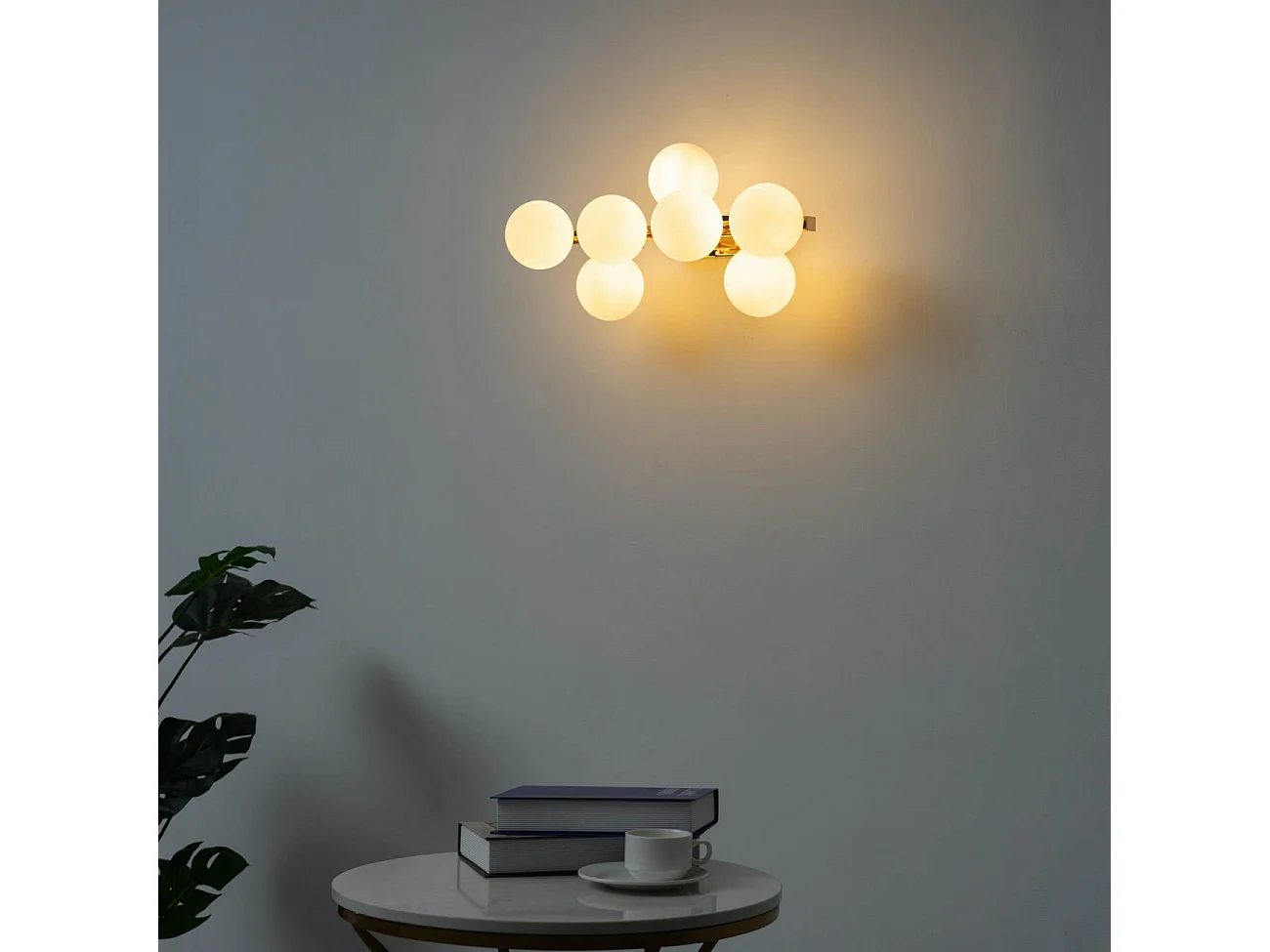 Grande applique dorée expressive avec verres blancs - Ambrosia