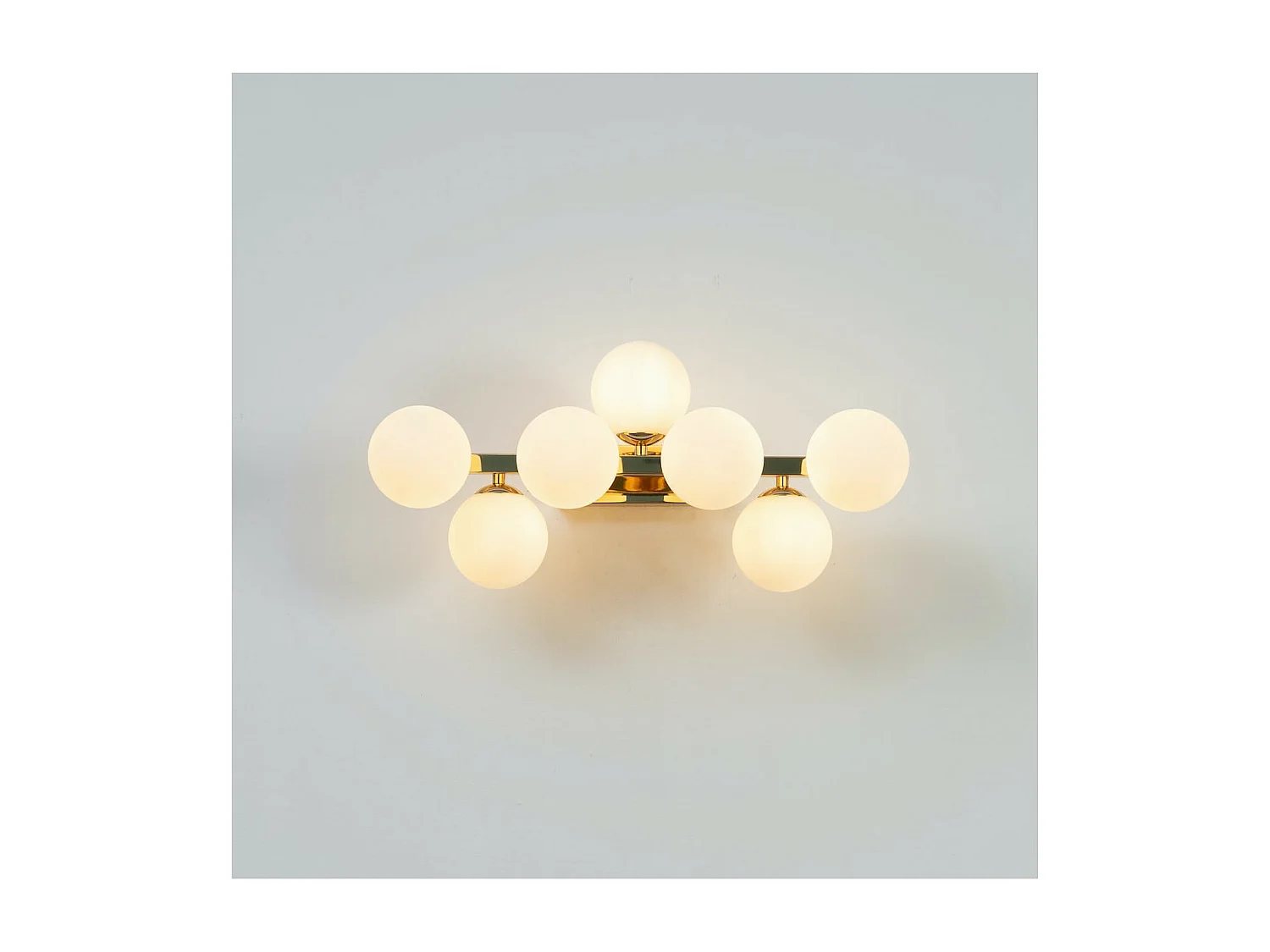 Grande applique dorée expressive avec verres blancs - Ambrosia