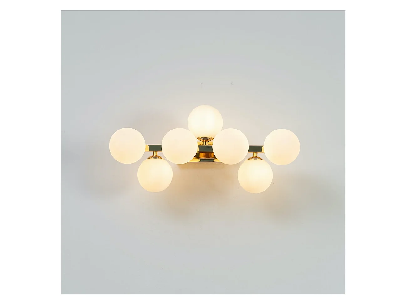 Grande applique dorée expressive avec verres blancs - Ambrosia