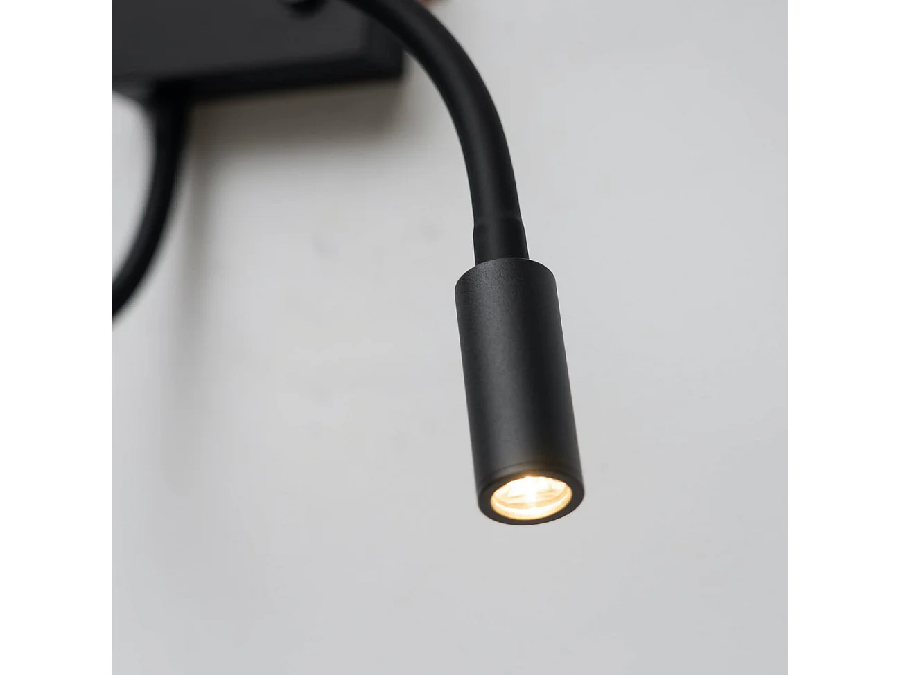 Applique liseuse double lumière épurée noire - Nanda