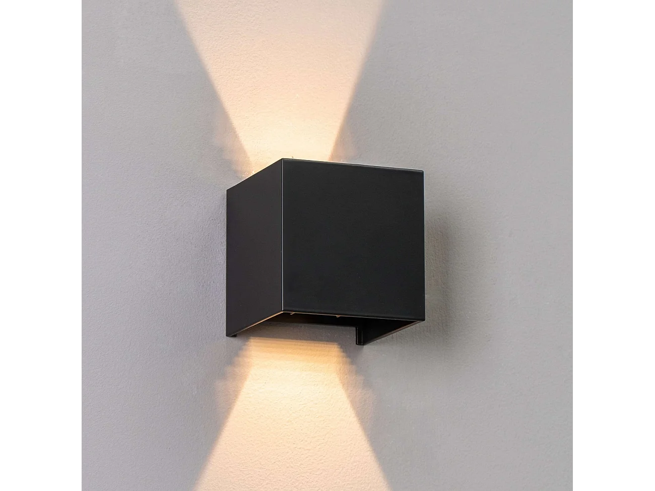 Applique noire à LED extérieur compatible variateur - Cubic