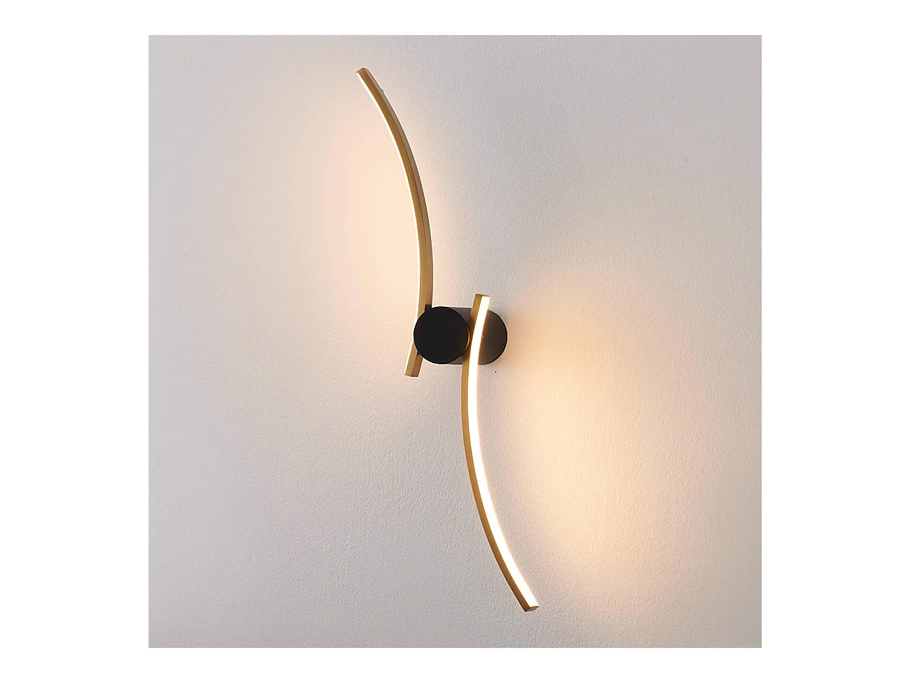 Grande applique design LED courbée noir et laiton - Mallow