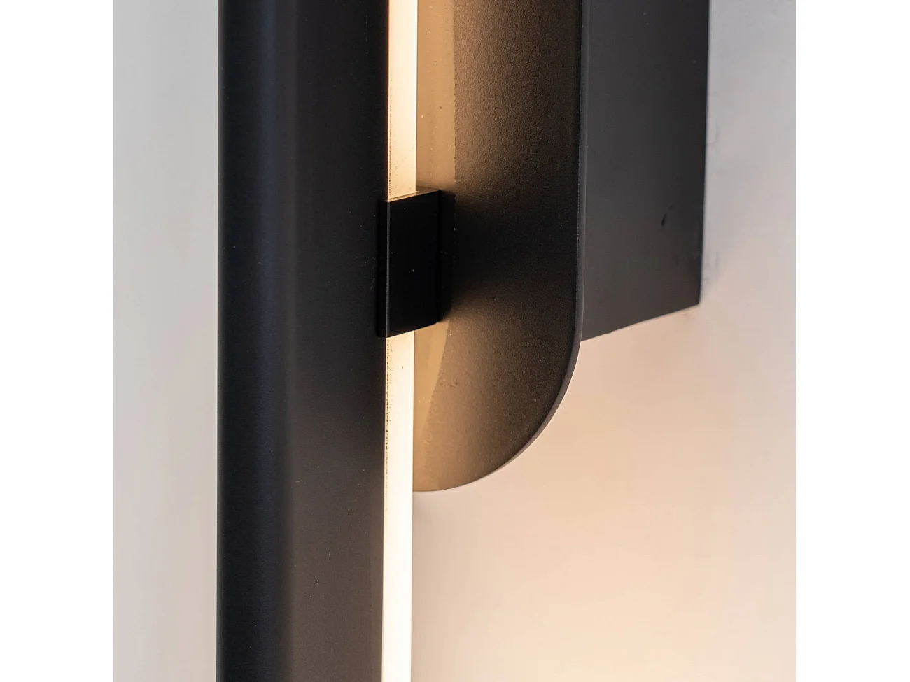 Applique design noire minimaliste - Taranto