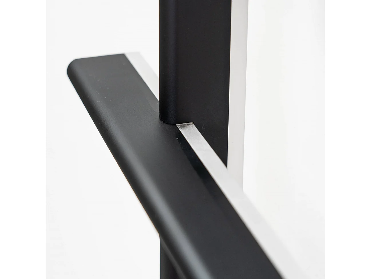 Applique design noire minimaliste - Taranto