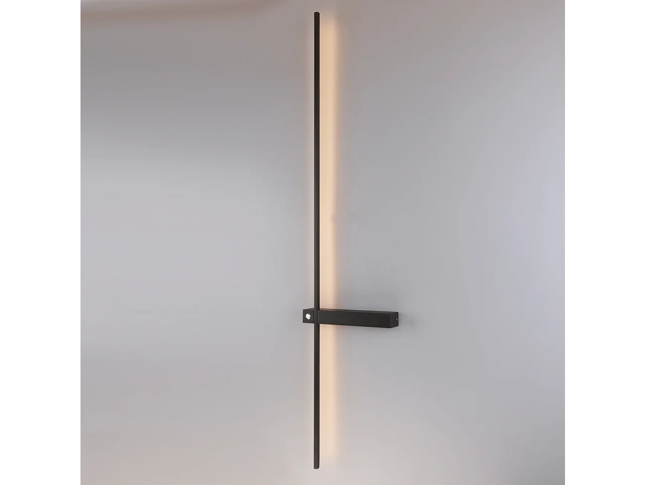 Applique minimaliste barre noire LED dimmable avec interrupteur - Stolia