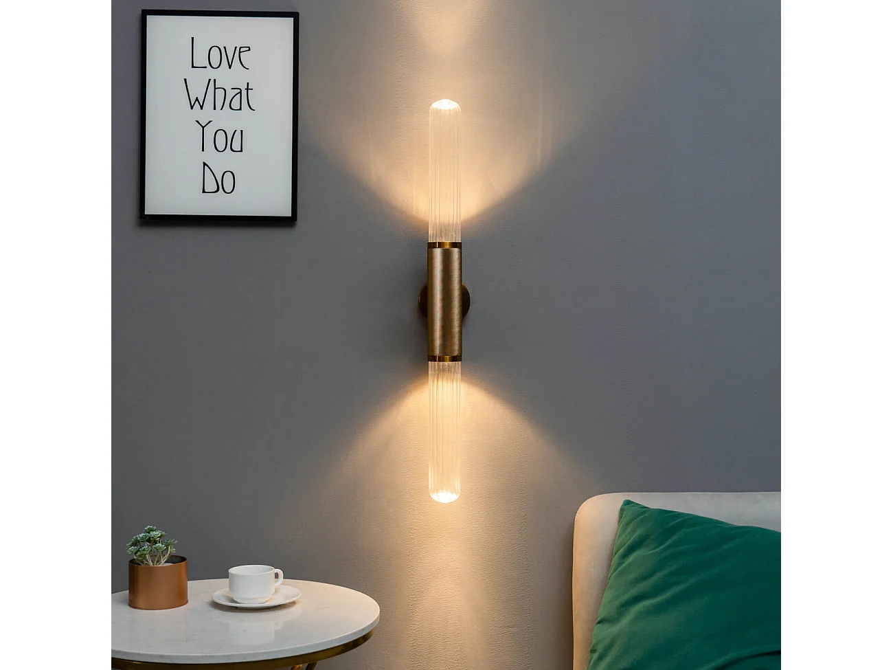 Applique tendance dorée double éclairage LED en métal et verre  - Hita
