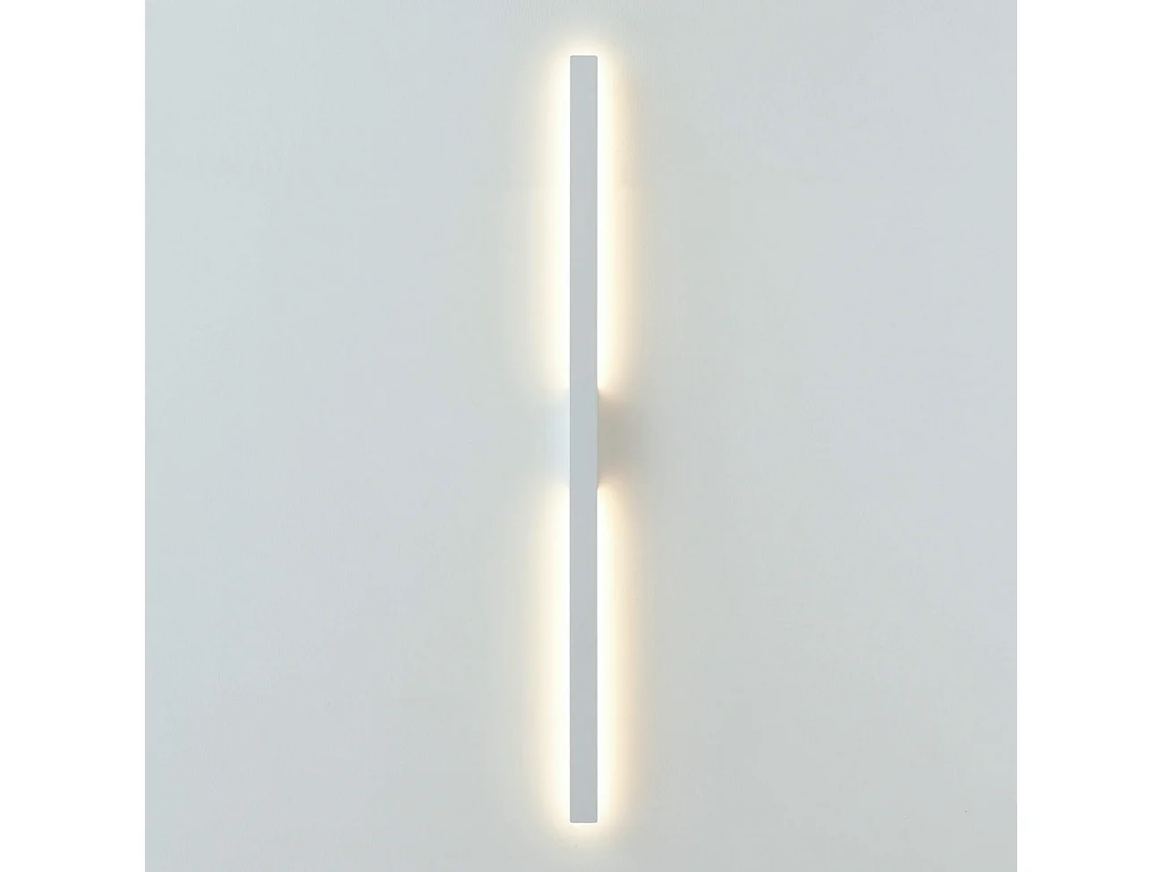 Longue applique murale blanche épurée extérieur - Sambai