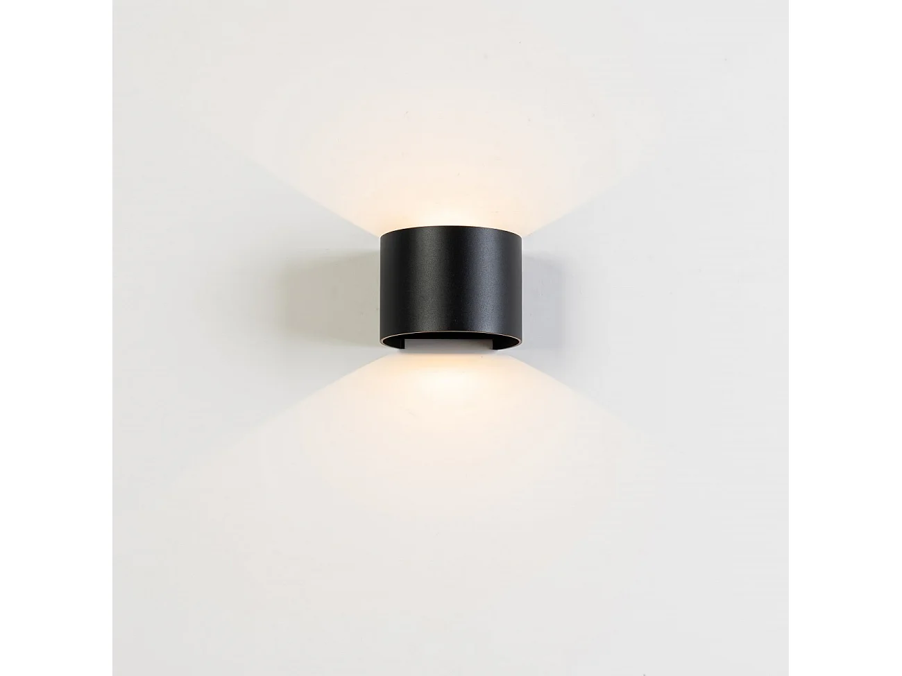 Applique murale LED étanche noire IP65 - Cosmic