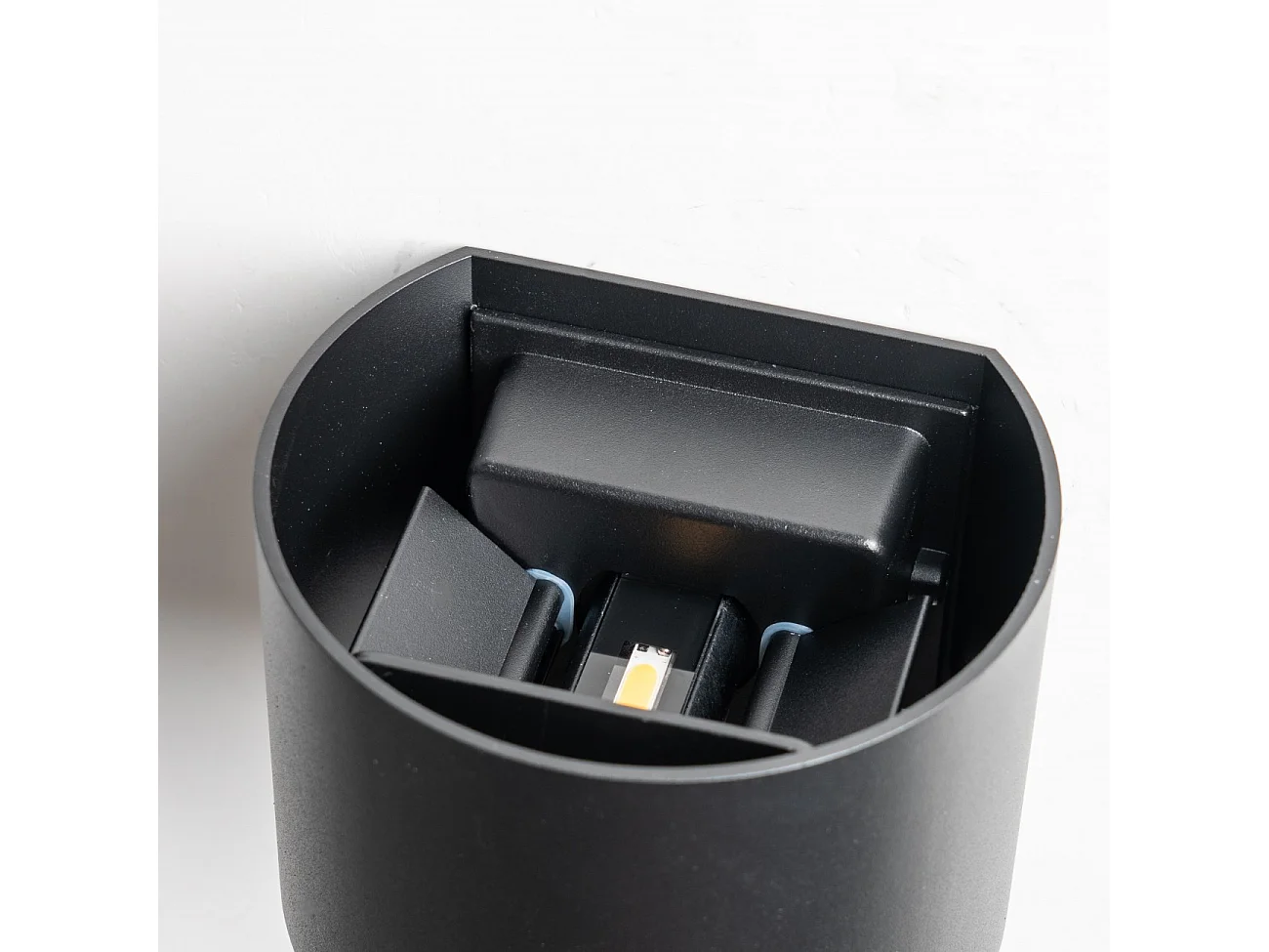 Applique murale LED étanche noire IP65 - Cosmic