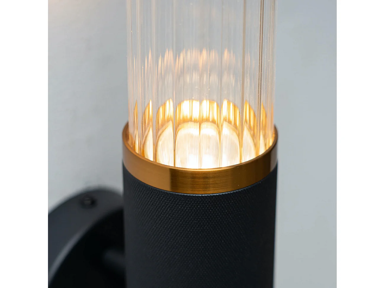 Applique tendance noire double éclairage LED en métal et verre  - Hita