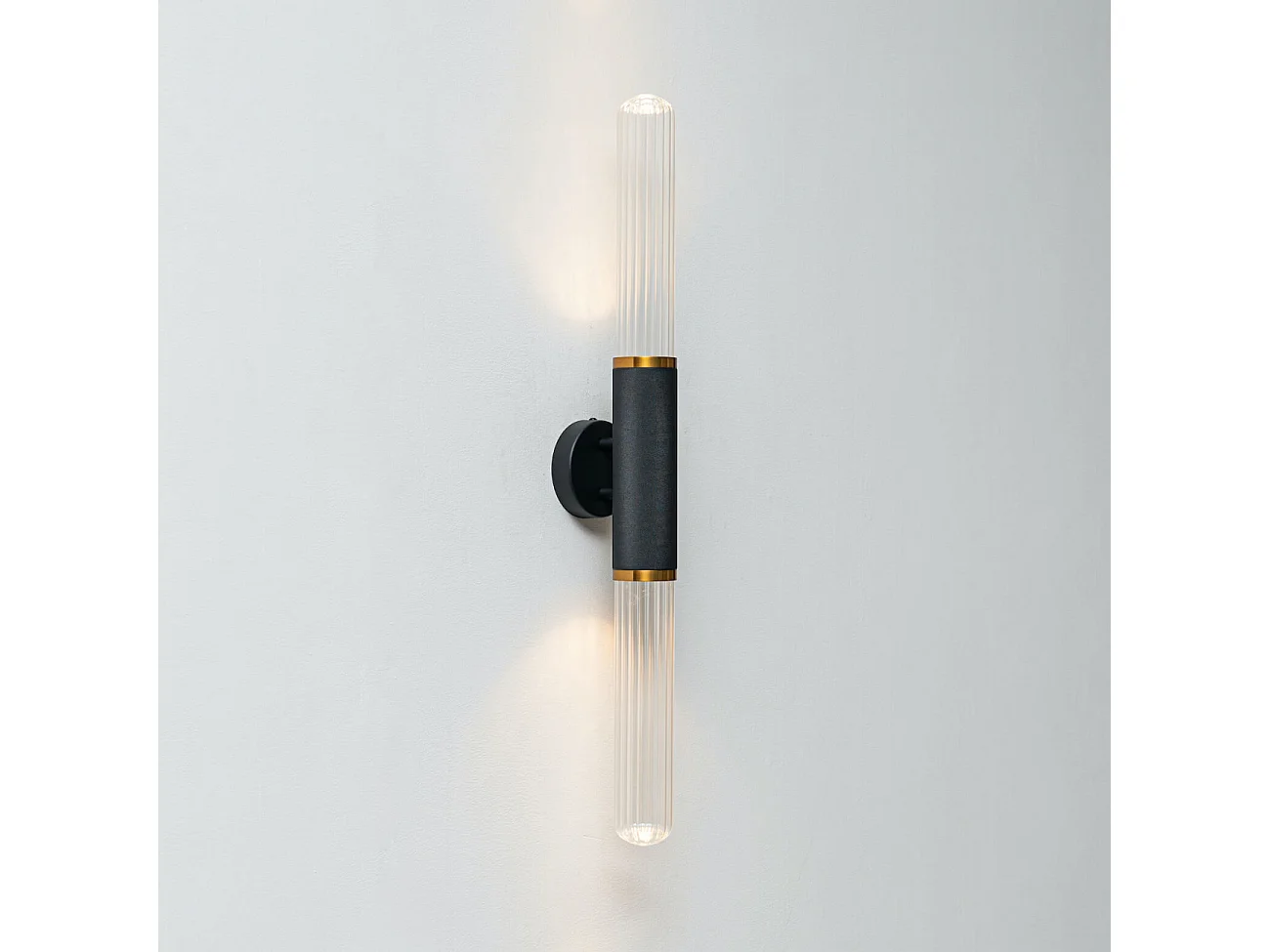 Applique tendance noire double éclairage LED en métal et verre  - Hita