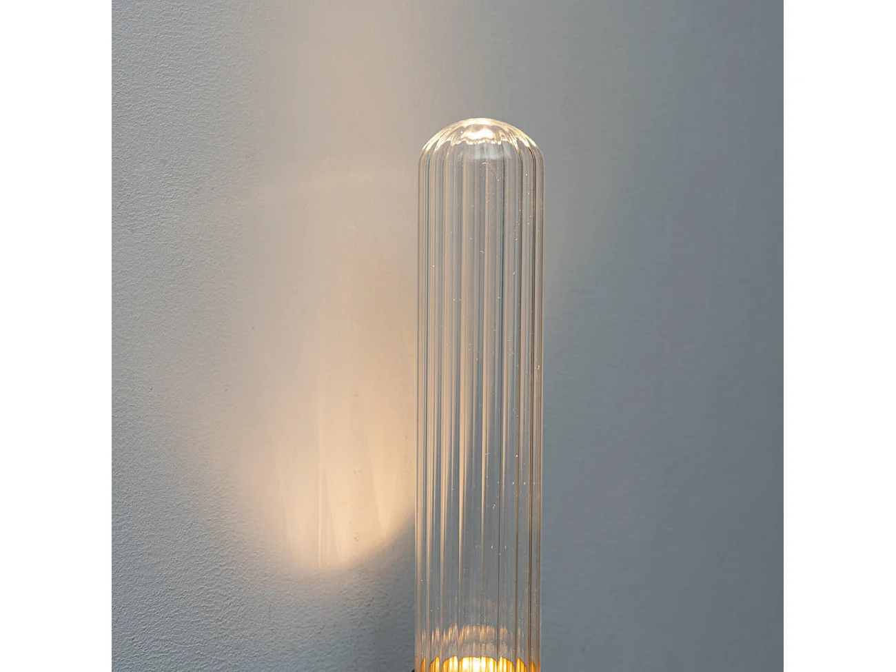 Applique tendance noire double éclairage LED en métal et verre  - Hita