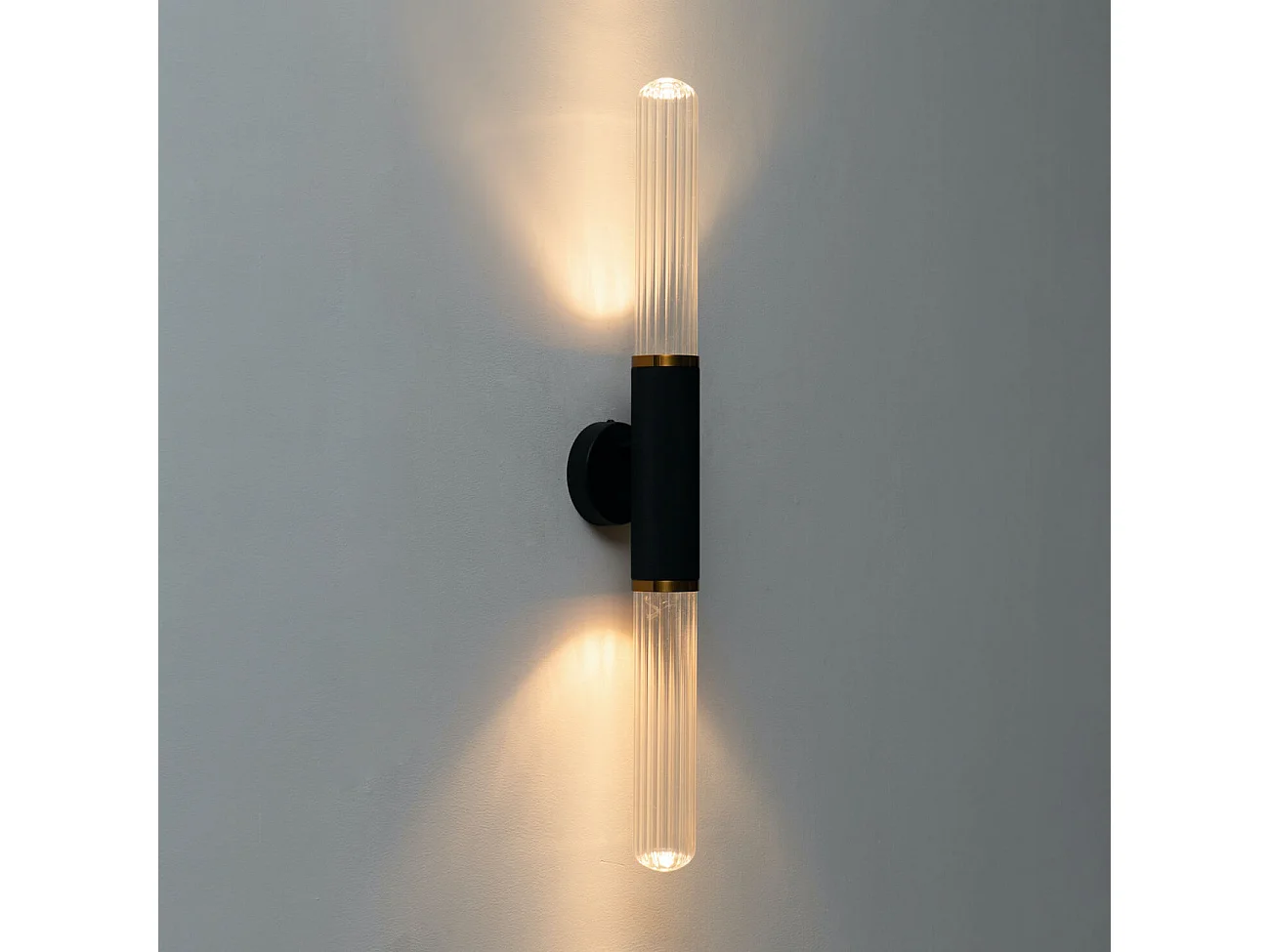 Applique tendance noire double éclairage LED en métal et verre  - Hita
