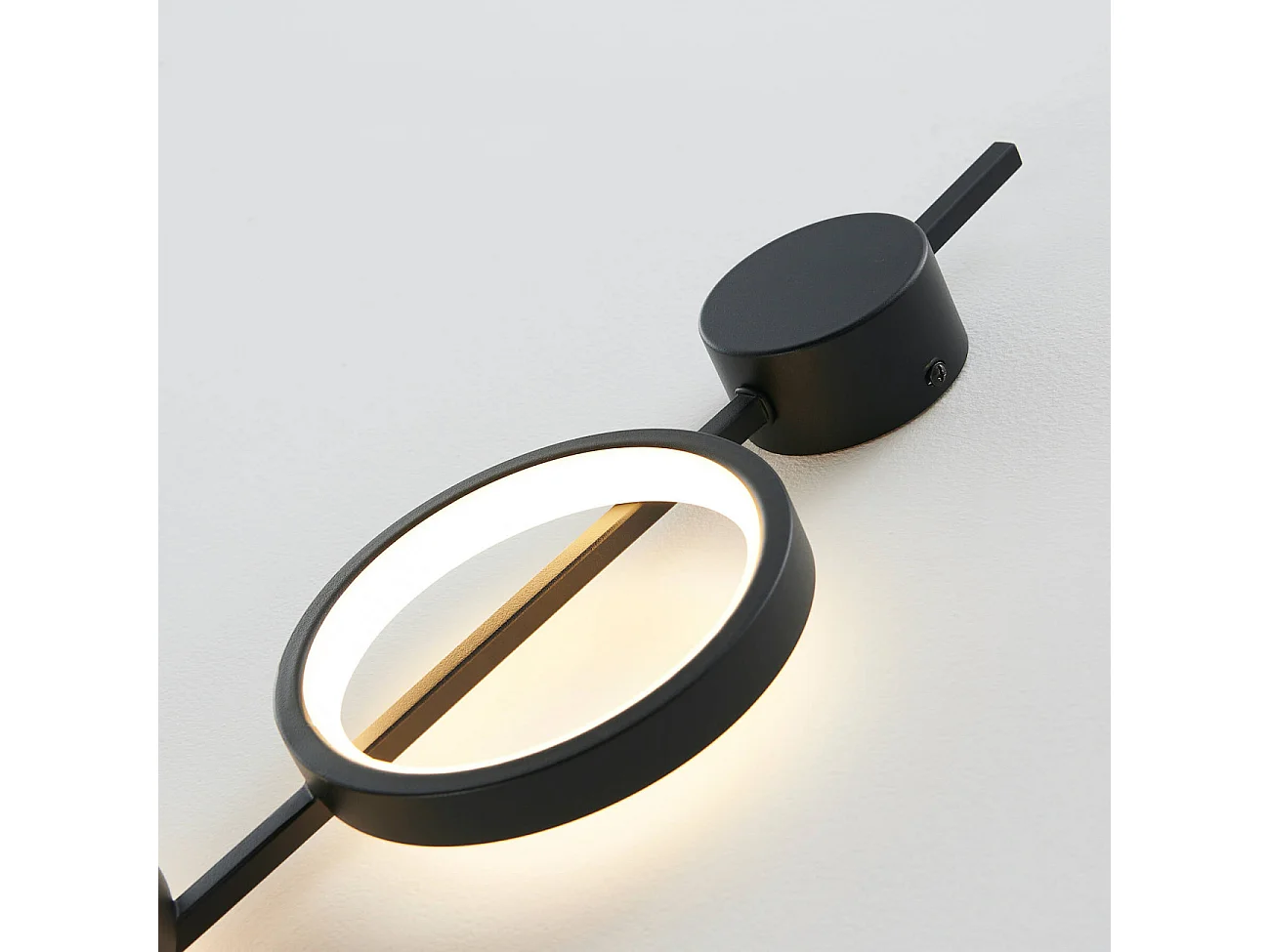 Grande applique graphique noire LED - Saretti