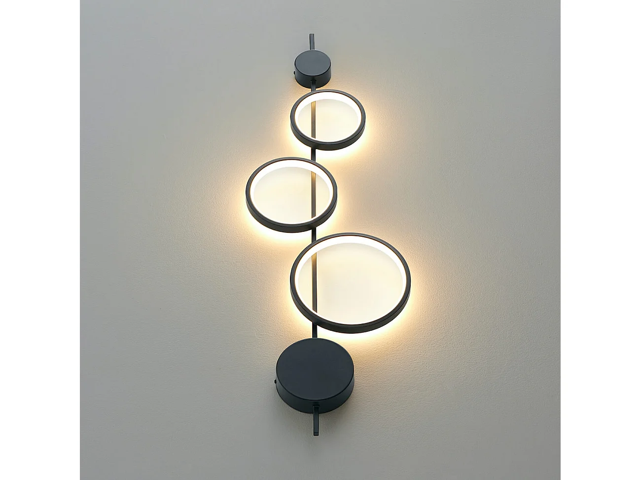 Grande applique graphique noire LED - Saretti