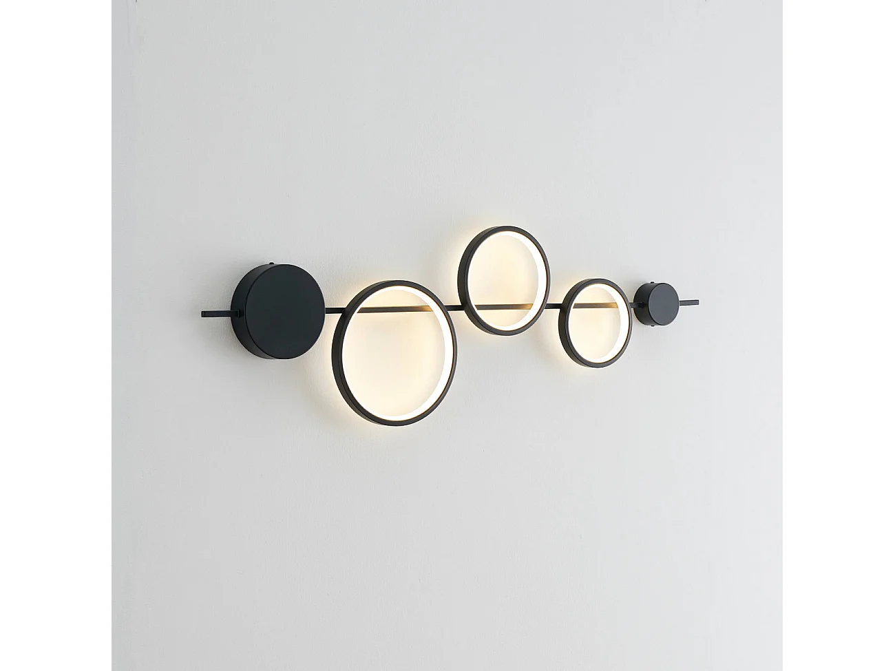 Grande applique graphique noire LED - Saretti